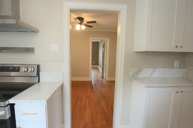 Building Photo - 130/130 1/2 Rowland Pl