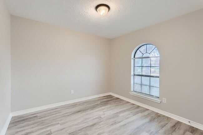 Building Photo - 1304 Seabrook Dr