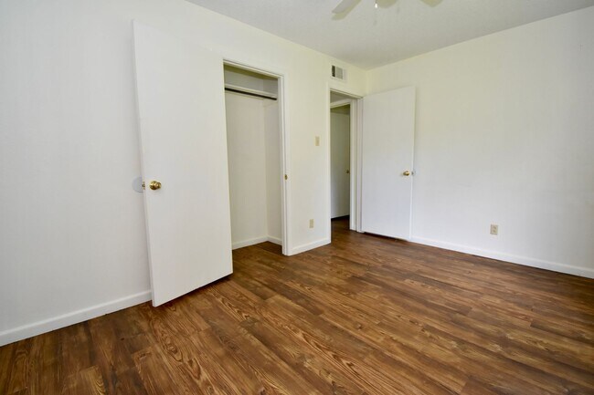 Building Photo - Saratoga Street Duplex