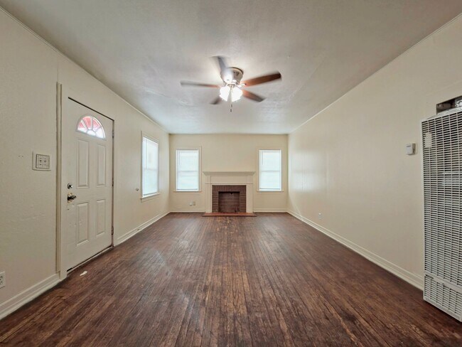 Building Photo - Cozy 3 Bed 1 Bath Home Near Texas Tech University.