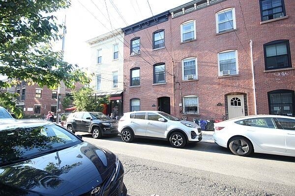 Building Photo - 164 5th St