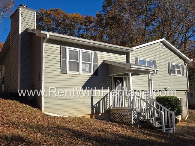 Building Photo - Georgous 3 Bedroom, 2 Bath home with lots of upgrades