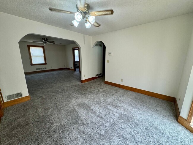 Building Photo - 3+ bed 2 bath house in south central Lincoln.