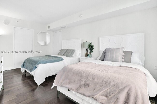 Building Photo - 150 Sunny Isles Blvd