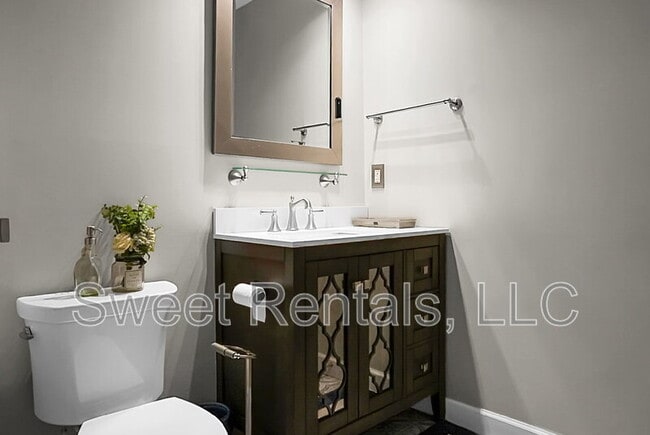 Building Photo - 733 Ralston Ct