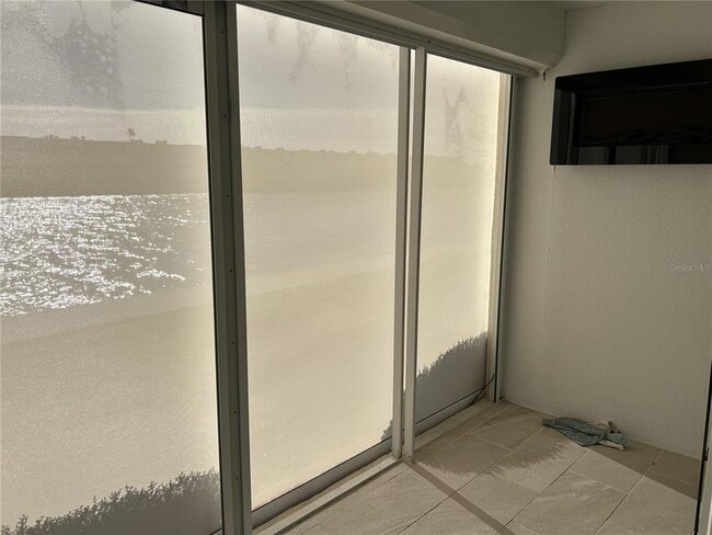 Building Photo - 7625 Sun Island Dr S