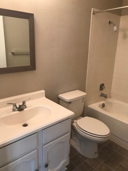 Building Photo - 5910 Lubbers Way