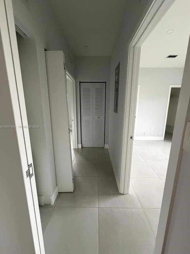 Building Photo - 381 E 50th St