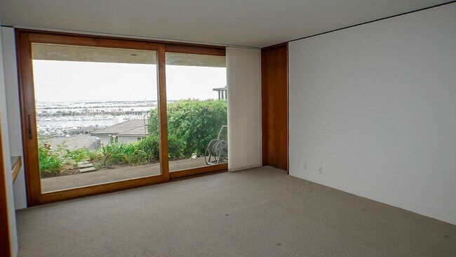 Building Photo - La Playa living with stunning city, ocean ...