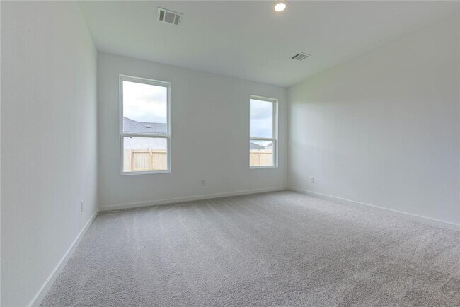 Building Photo - 400 Robin Ct
