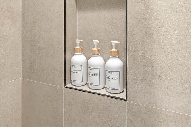 Building Photo - 6044 N Winthrop Ave