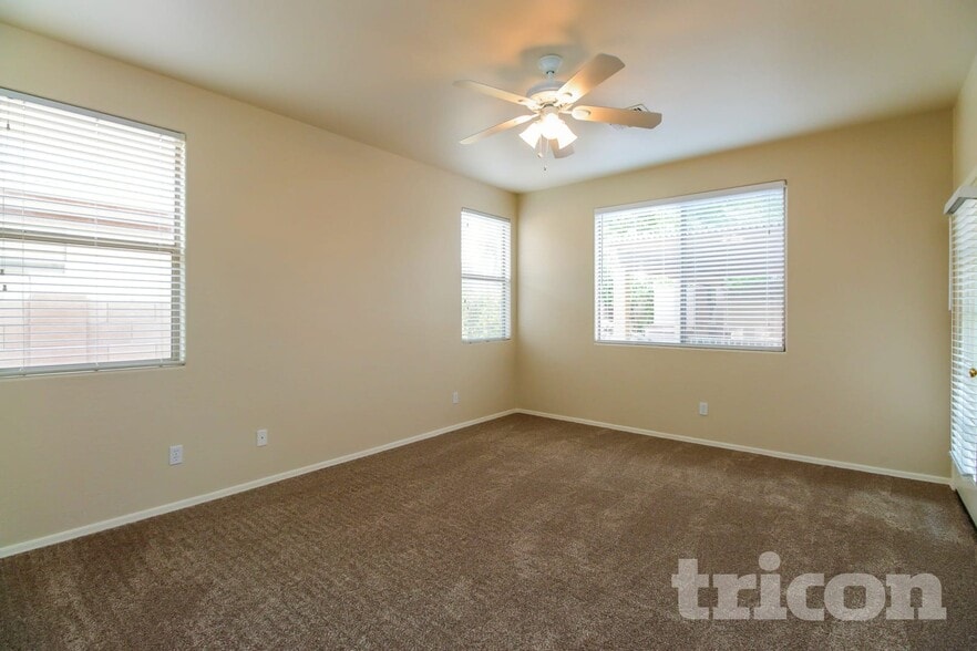 Building Photo - 4325 N 125th Ave