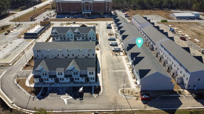 Building Photo - BEAUTIFUL! 2 Bedroom with Flex Space Townh...