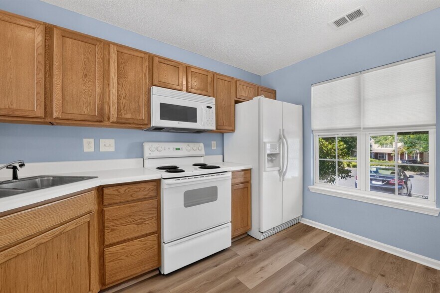 Building Photo - 204 Butler Pl
