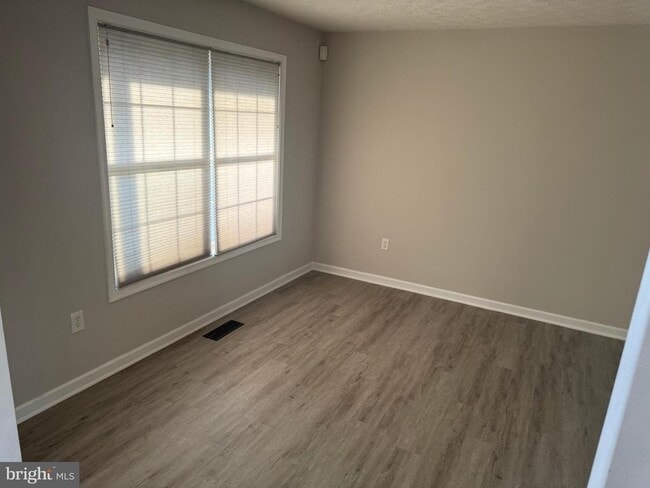Building Photo - 307 Dinali Dr