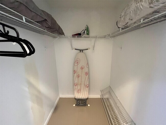 Building Photo - 9302 Pl