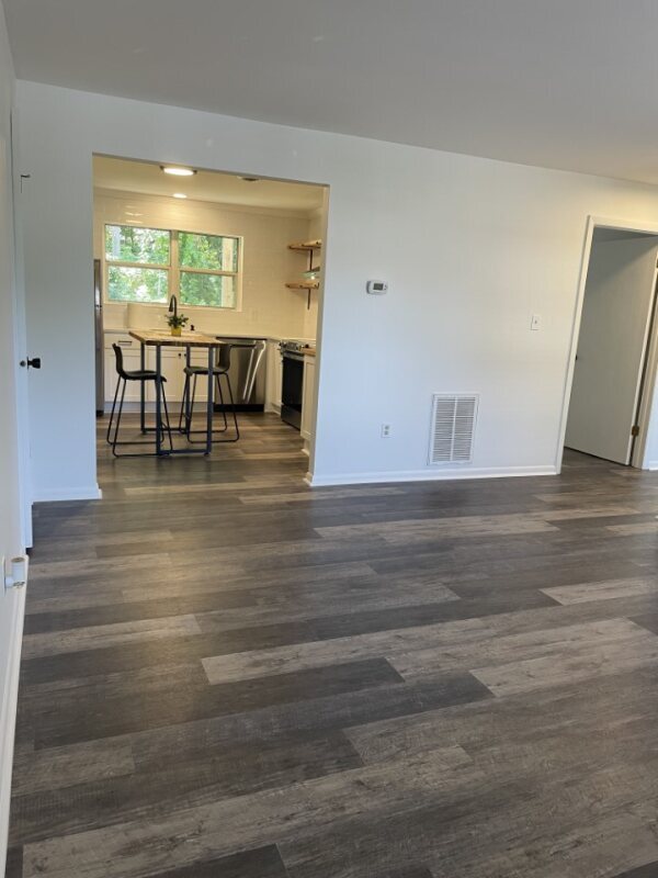 Building Photo - 25B Pine Ln