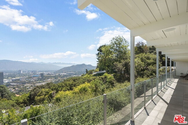 Building Photo - 7819 Torreyson Dr