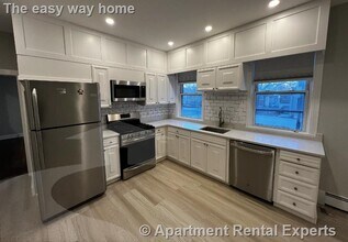 Building Photo - 158 Holland St