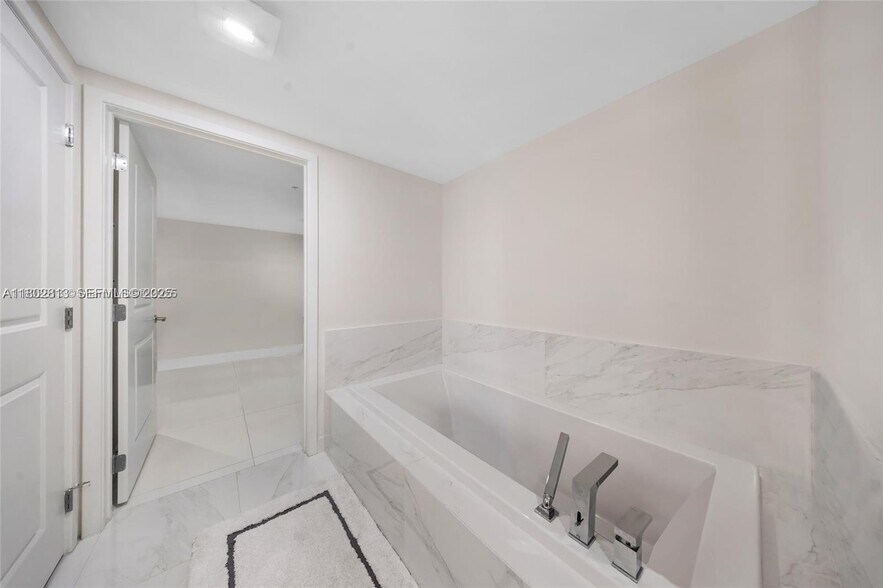 Building Photo - 400 Sunny Isles Blvd