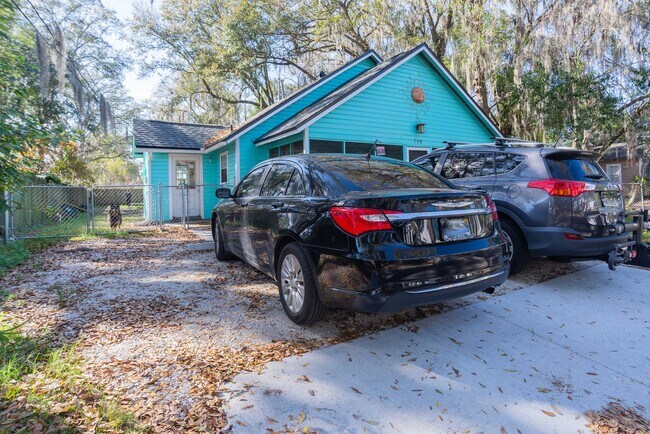 Building Photo - Beautiful House Near Downtown!!!