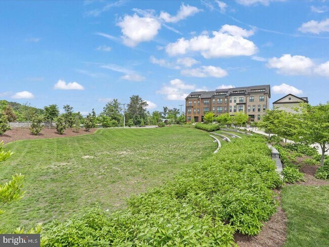 Building Photo - 12293 Sessile Commons