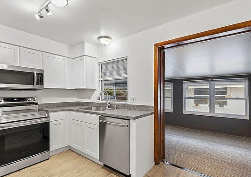 Building Photo - 405 Adele St