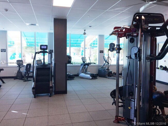 Building Photo - 2501 S Ocean Dr