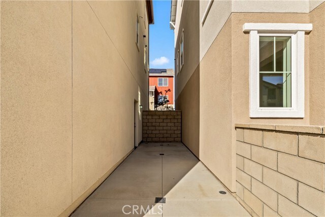 Building Photo - 12985 Royale Dr