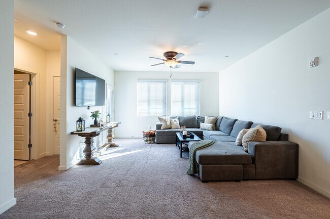 Building Photo - 2750 S Voyager Dr