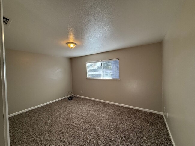 Building Photo - Recently updated single story home in Mode...
