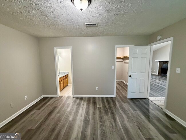 Building Photo - 105 Fruitwood Trce