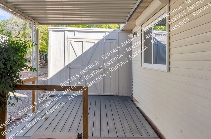 Building Photo - 10684 N Stromboli Ave