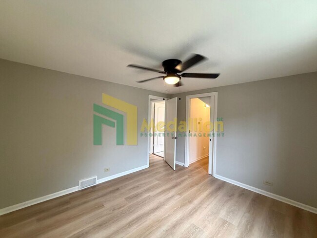 Building Photo - 12917 S Emerald Ave