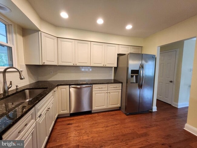 Building Photo - 2622 Boxwood Dr
