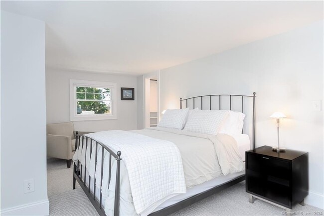 Building Photo - 303 Wakeman Rd