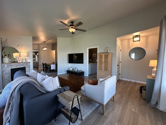 Building Photo - Beautiful 3/2 Home With Backyard Oasis!