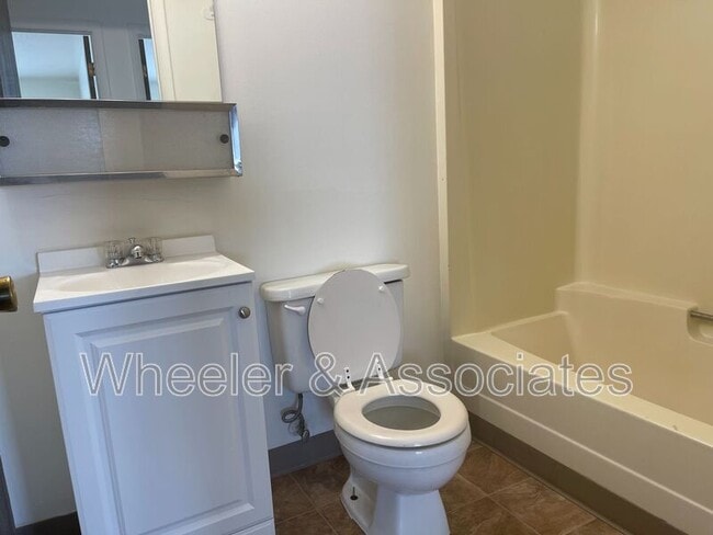 Building Photo - 2650 Jefferson Ave