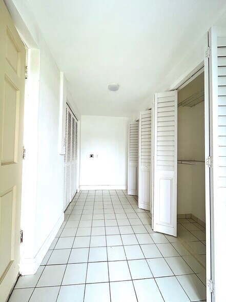 Building Photo - 6001 SW 116th Ave