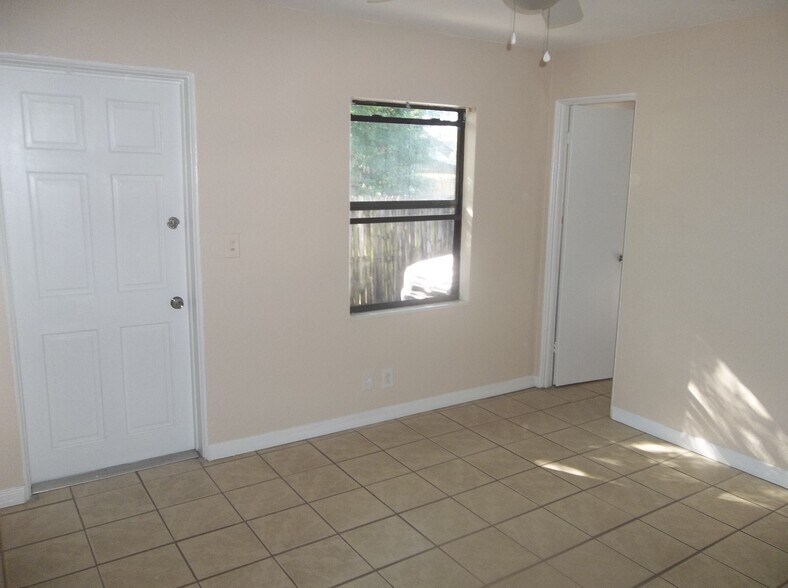 Building Photo - 1034 5th St N