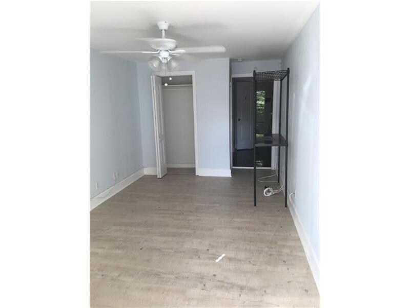 Building Photo - 120 NE 1st Ave