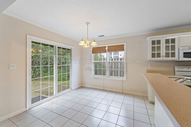 Building Photo - 296 Southbank Dr