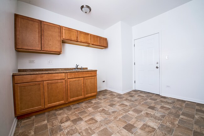 Building Photo - 6715 S Dorchester