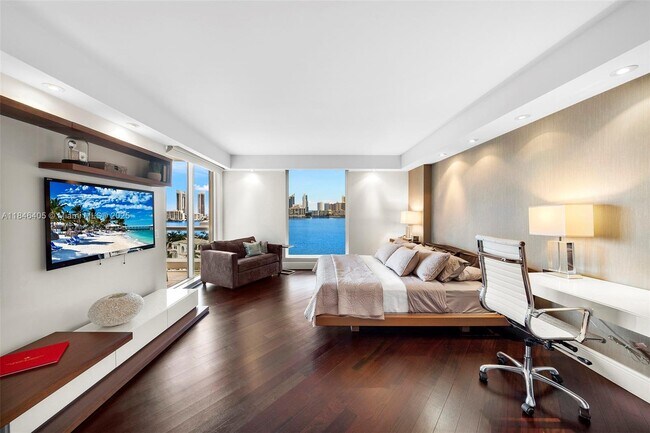Building Photo - 6000 Island Blvd