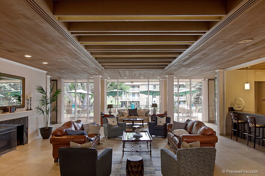 Building Photo - 1855 Diamond St