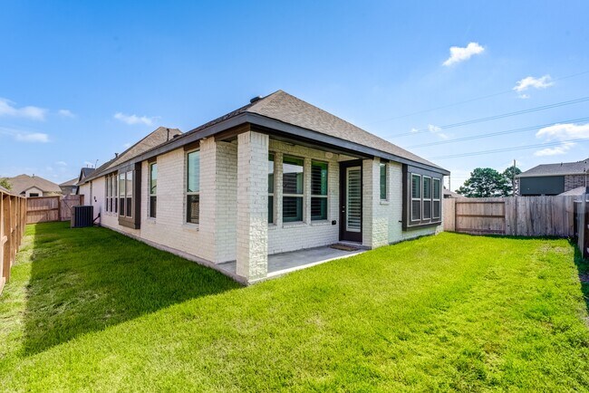 Building Photo - 27015 Lanes Dr