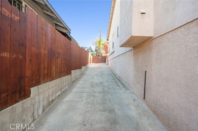 Building Photo - 1021 Coronado Terrace