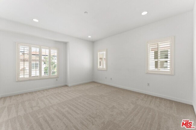 Building Photo - 5738 S Celedon Creek