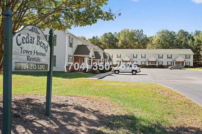 Building Photo - 1308 S Hayne St