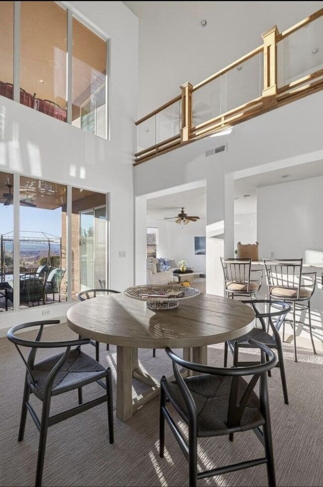 Building Photo - VIEWS AND FURNISHED